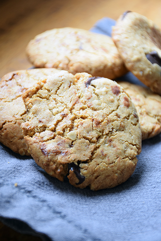 Lire la suite à propos de l’article Cookies allégés cacahuète chocolat abricot